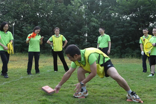 運(yùn)動(dòng)與激情碰撞，健康與快樂(lè)共享&mdash;廣東博皓第六屆運(yùn)動(dòng)會(huì)   -趣味接磚比賽